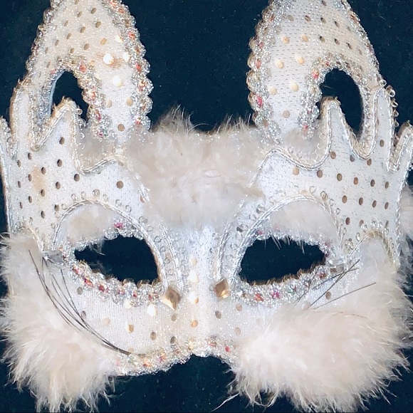 Gorgeous bunny masks - Picture 2 of 2